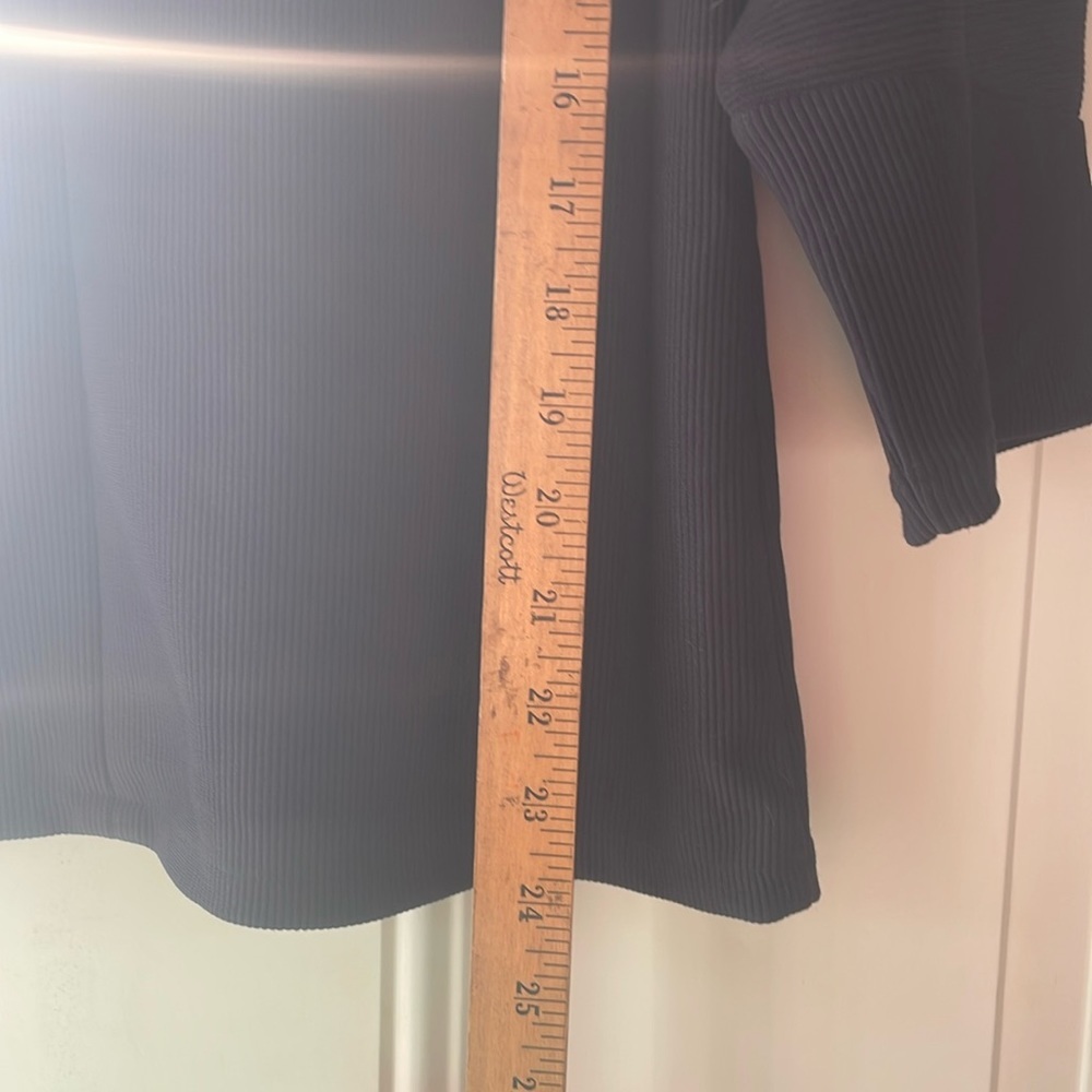 ✨3/$30 ANN TAYLOR ribbed navy Blue 3/4 sleeve Mock Neck Top - Picture 2 of 6